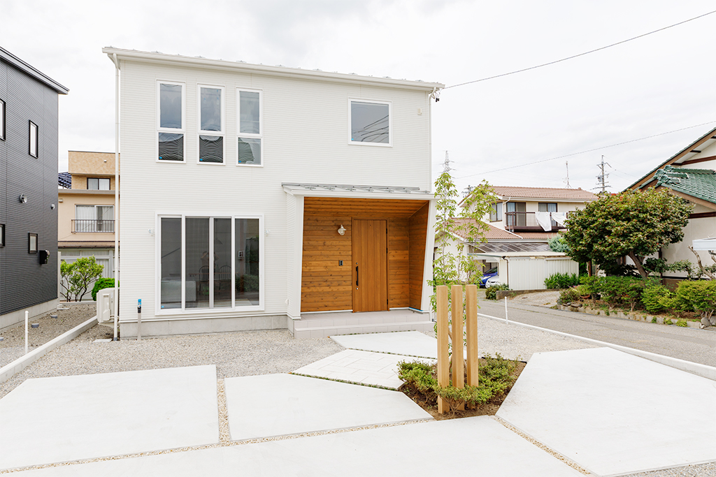 塩尻市広丘野村
サンルーム付の人気プラン!
おしゃれアイコンの家ギャラリー