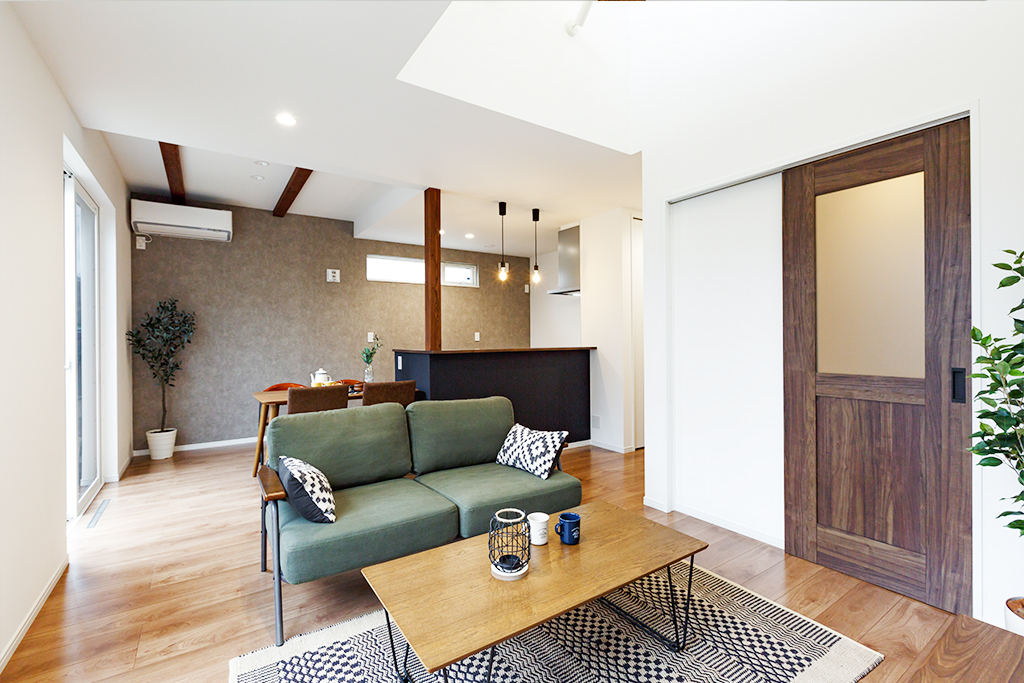 松本市惣社
あなたのおしゃれ心を刺激する
陽光降り注ぐ山雅の家ギャラリー