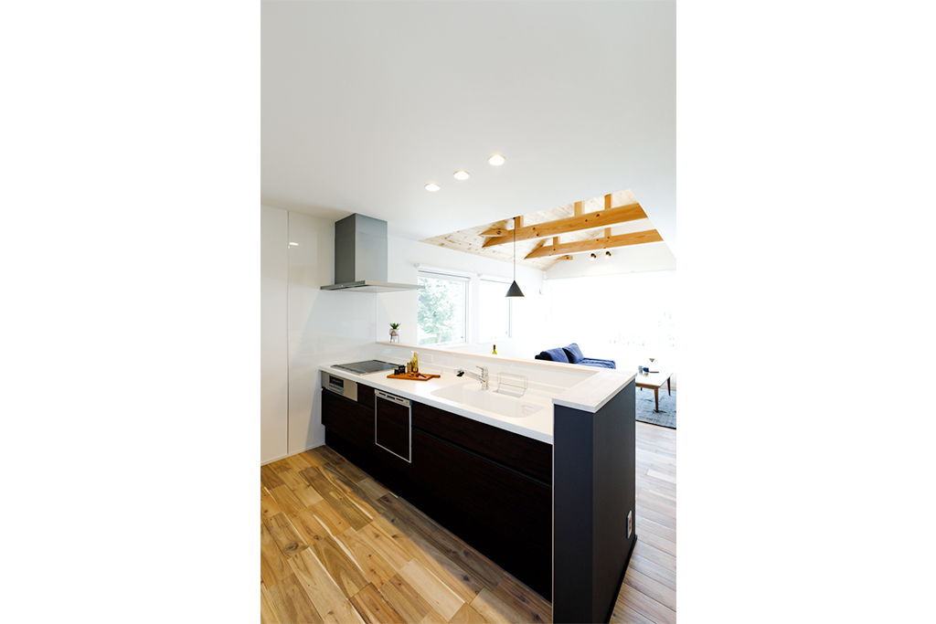 松本市島内
2 階リビングで始まる新しい生活
風景と共に暮らす家ギャラリー