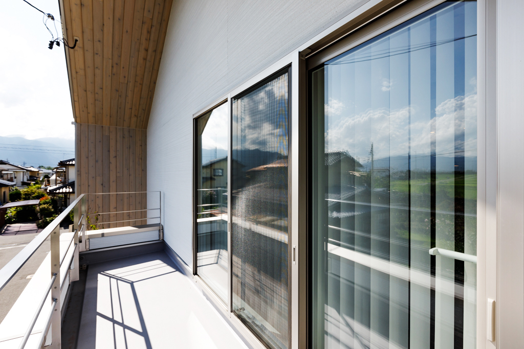 松本市島内
2 階リビングで始まる新しい生活
風景と共に暮らす家ギャラリー