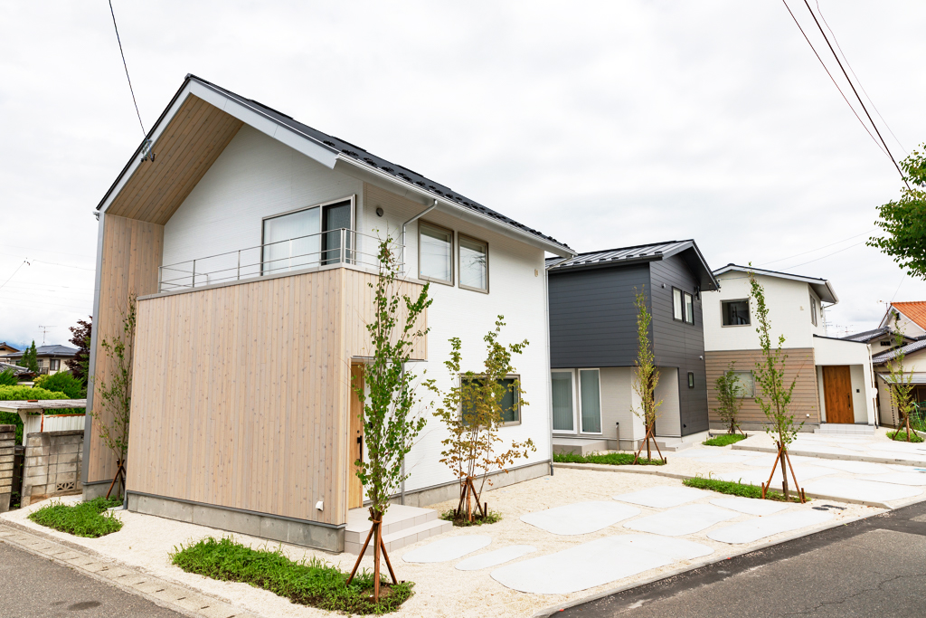 松本市島内
2 階リビングで始まる新しい生活
風景と共に暮らす家ギャラリー