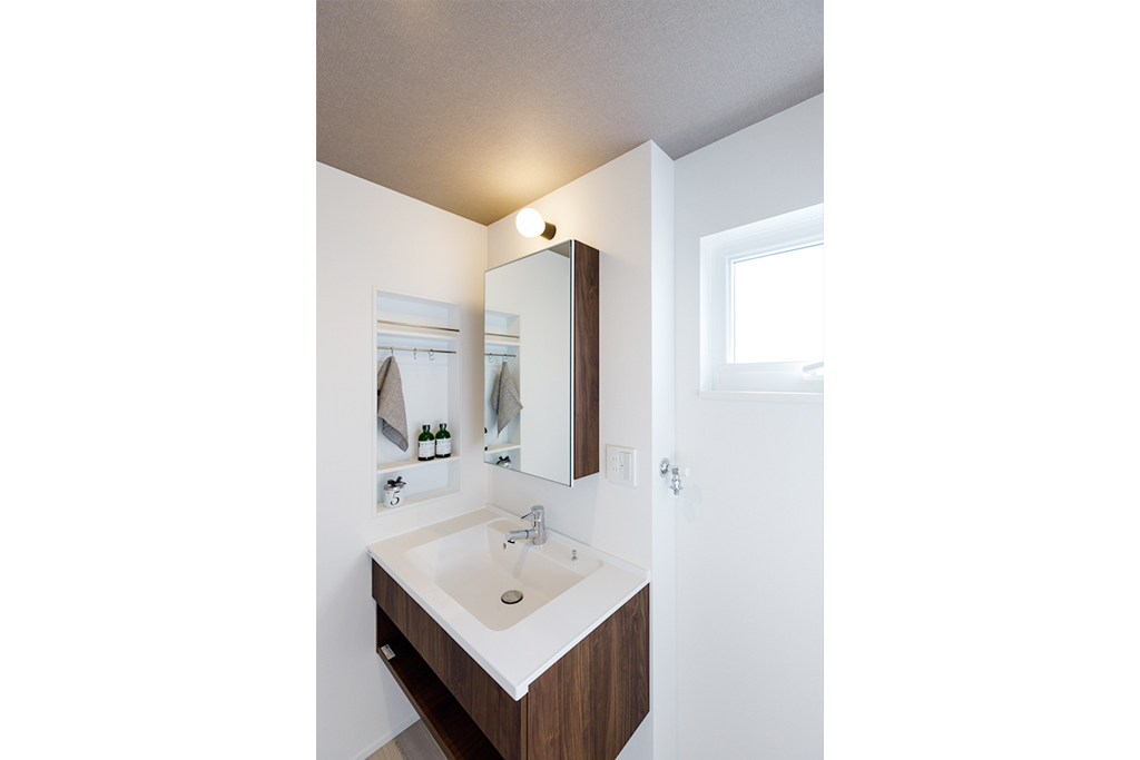 松本市島内
2 階リビングで始まる新しい生活
風景と共に暮らす家ギャラリー