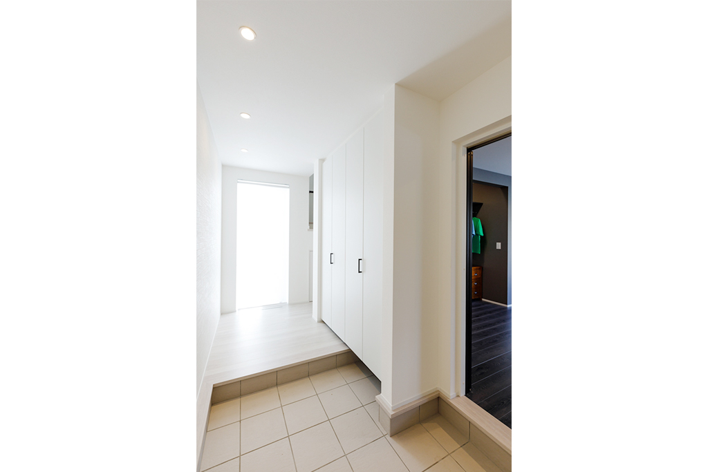 松本市島内
2 階リビングで始まる新しい生活
風景と共に暮らす家ギャラリー