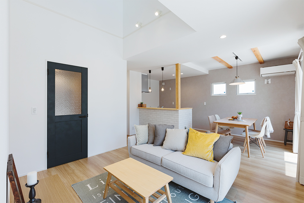 松本市 寿小赤
ナチュラル×スタイリッシュ
片流れ屋根の家ギャラリー