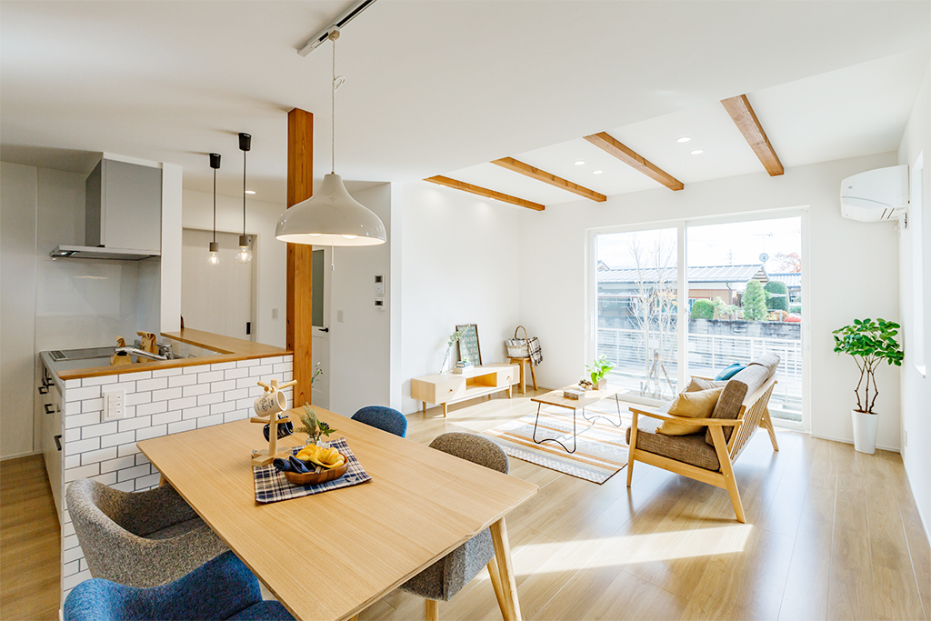 松本市 笹賀
サンルーム付の人気プラン！
おしゃれアイコンの家ギャラリー